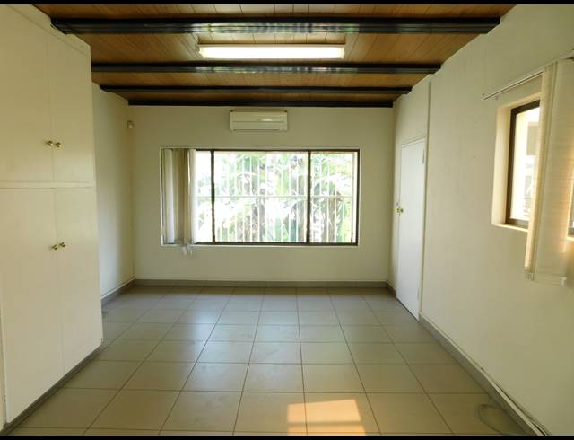 450M² OFFICE TO LET IN FERNDALE
